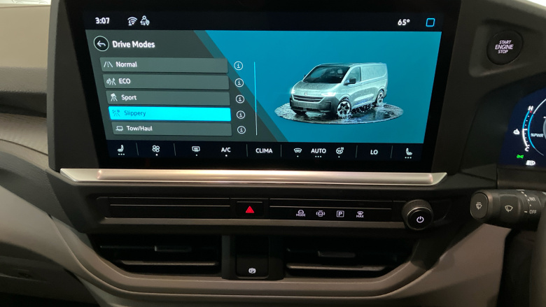 Volkswagen Transporter T32 Lwb Electric 160kW 65kWh Commerce Pro Kombi Van Auto